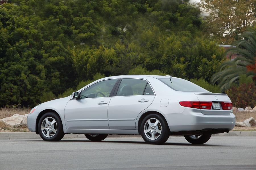  Honda Accord Hybrid America 2005 года  (фото 43 из 69)